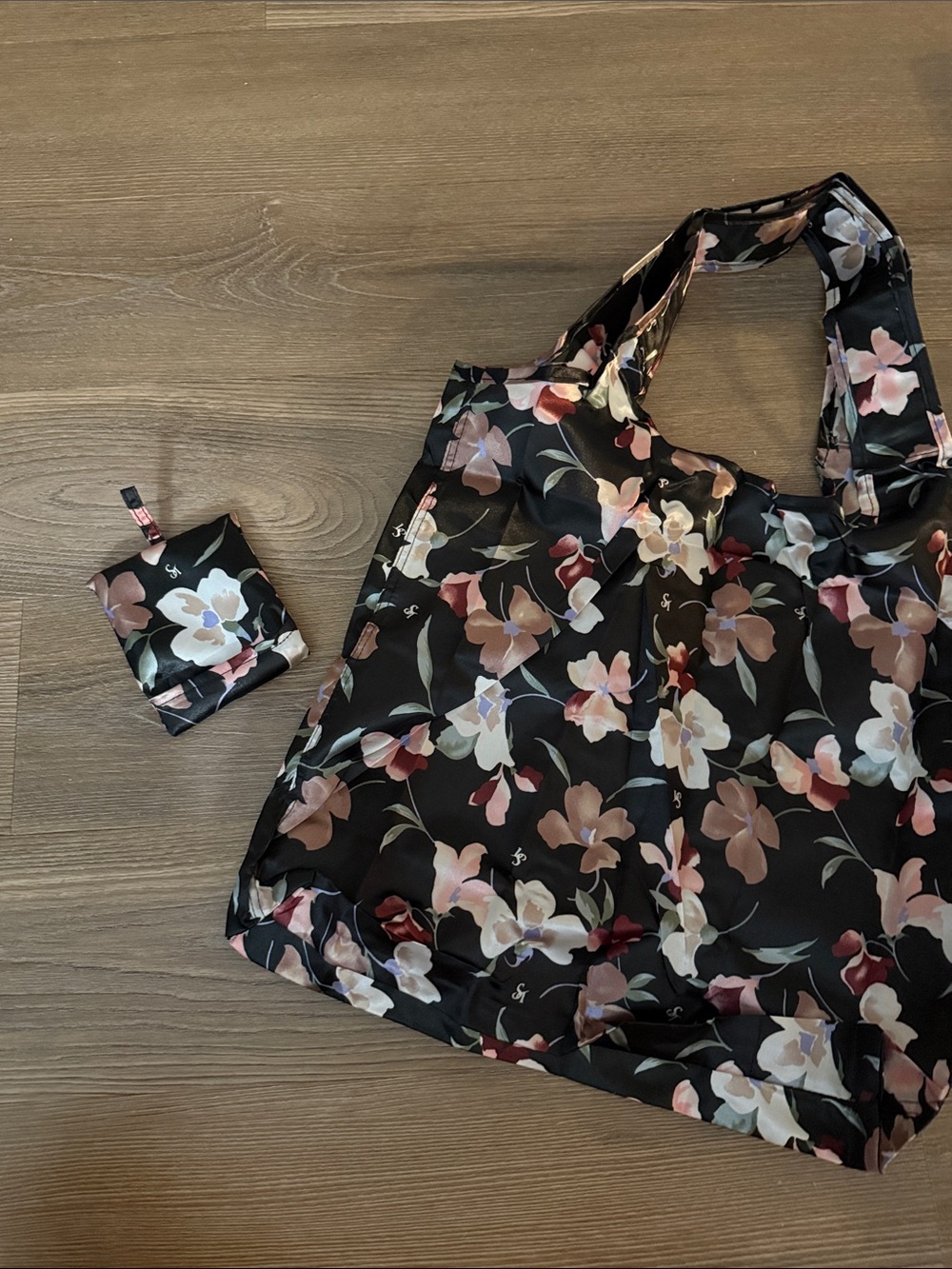 NWOT Satin scarf print foldable reusable shopping bag